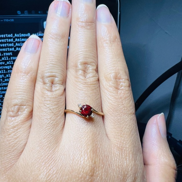 10k solid gold ring with red garnet and diamonds size 4.75 weighs 1.3 grams - Picture 4 of 9